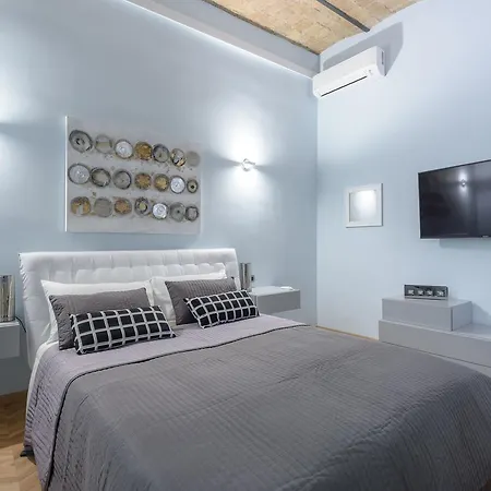 Sylvia Stylish Vatican *